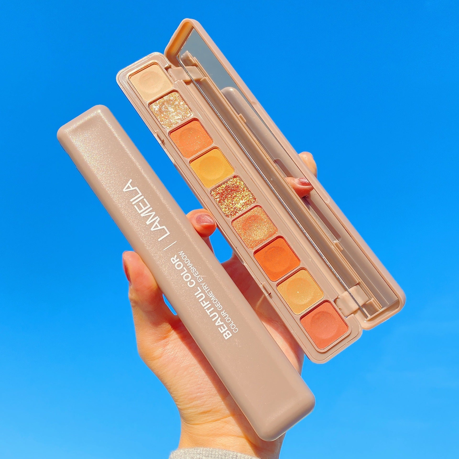 🎹 Keyboard Fingertip Eyeshadow Palette — 9 Colors of Pure Creativity ✨