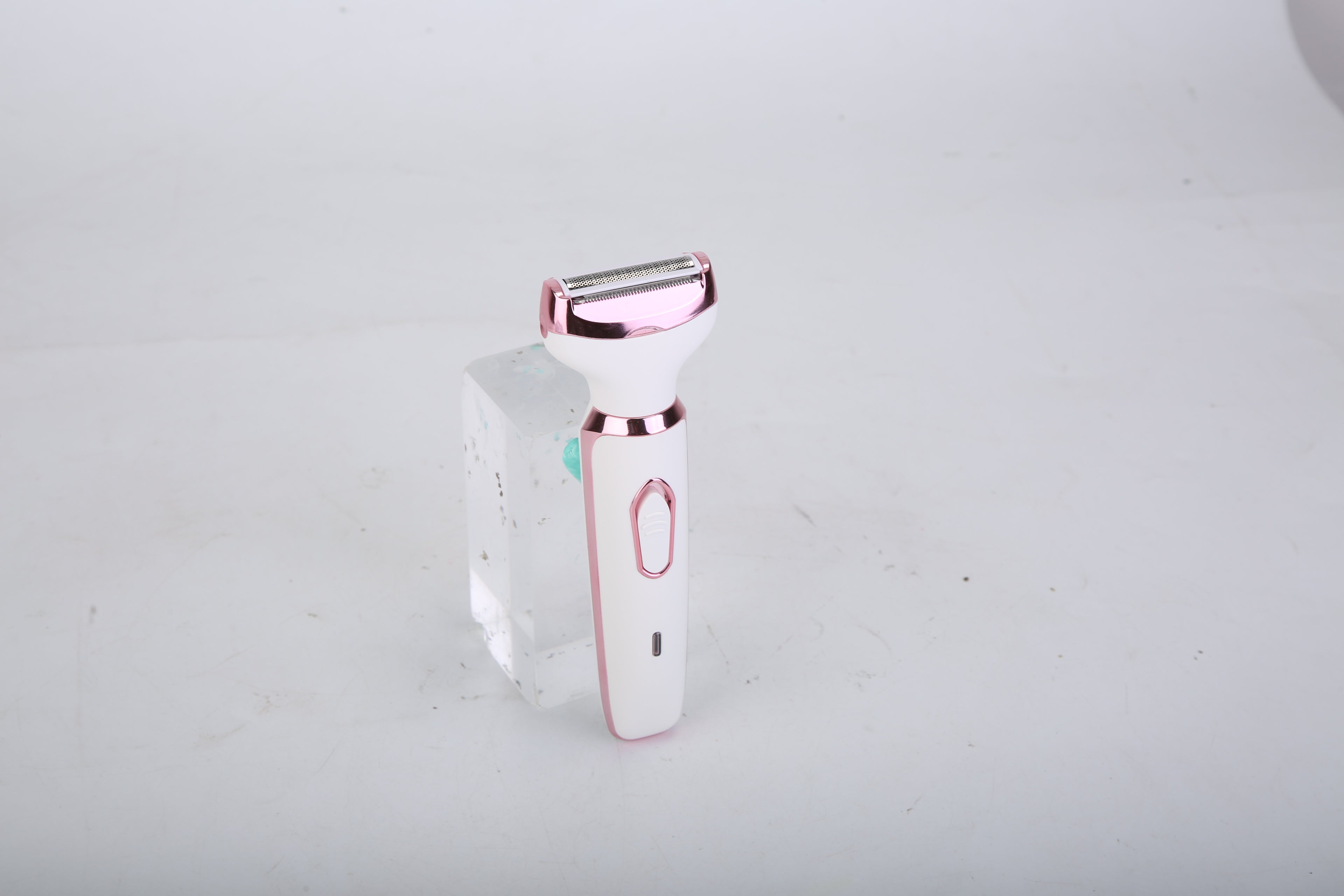 💖 4-in-1 Painless Electric Razor for Women — Smooth Beauty, Zero Effort ✨
