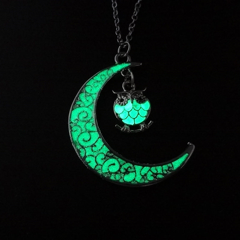 Glowing Moon Pendant Necklace – Shine like the night sky you were born under 🌙💖