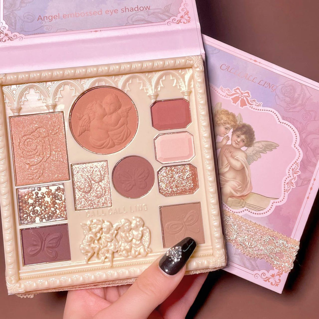 😇 Embossed Angel Palette — Blush, Highlight & Eyeshadow in One ✨