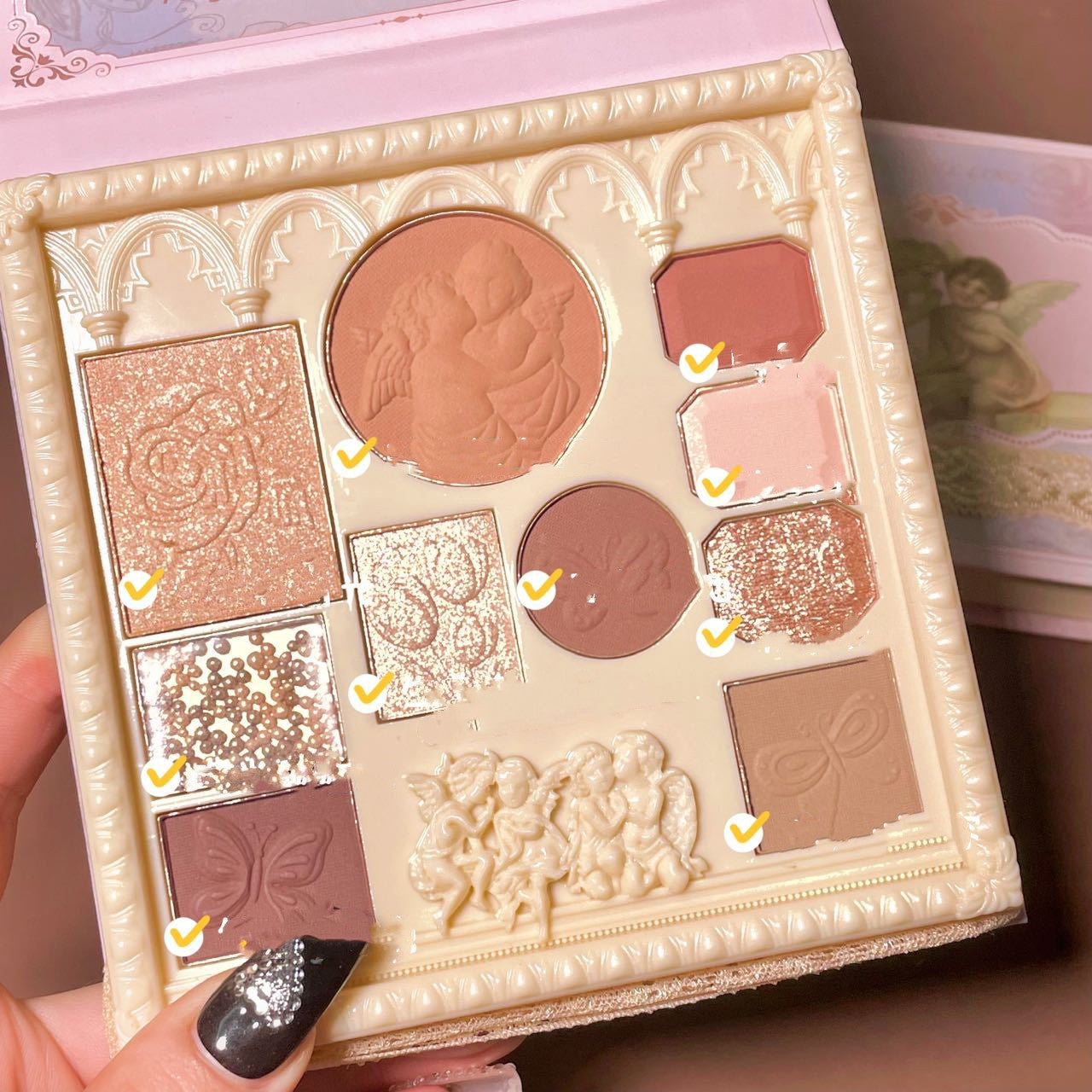 😇 Embossed Angel Palette — Blush, Highlight & Eyeshadow in One ✨