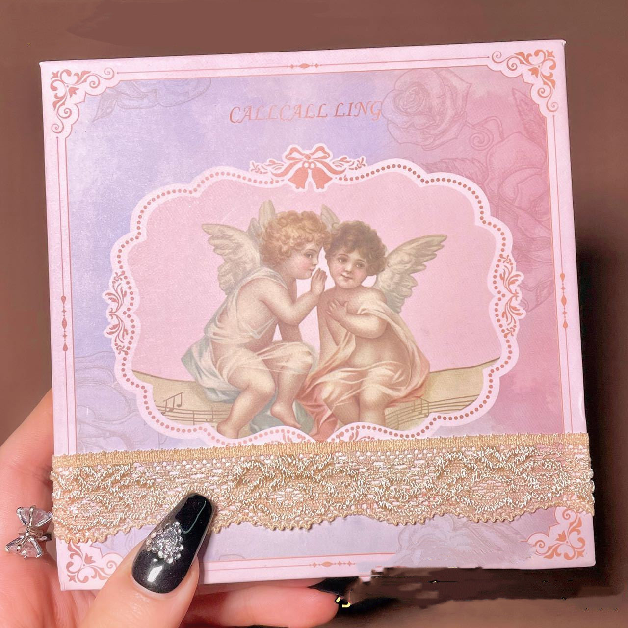 😇 Embossed Angel Palette — Blush, Highlight & Eyeshadow in One ✨
